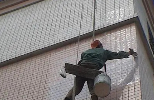 双鸭山市卫生间漏水维修公司分享下双鸭山市外墙防水的必要性。
