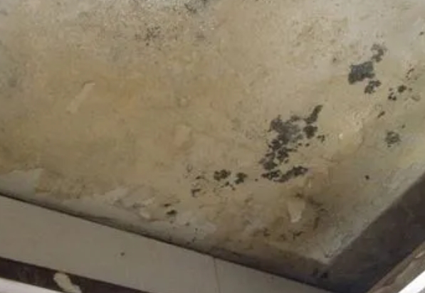 双鸭山市阳台漏水维修公司分享下双鸭山市卫生间渗水维修需要注意哪些问题。